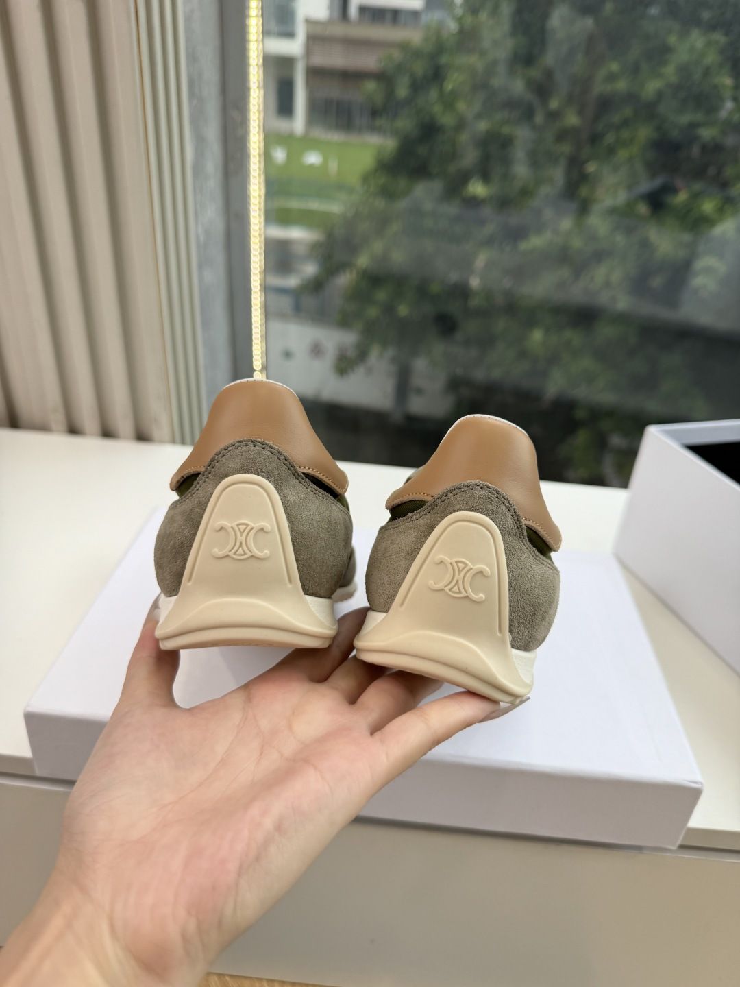 主打一个出货快品质好G08所见即所得代购级别CELINE｜赛琳思琳春夏最新款Racer系列 阿甘鞋 配Celine专用品