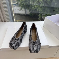 G077顶级品质Maison Margiel秋冬新款tabi分趾靴单鞋 tabi分趾靴mm6夹趾鞋马吉拉分趾单鞋鞋底里 G077顶级品质Maison Margiel秋冬新款tabi分趾靴单鞋 tabi分趾靴mm6夹趾鞋马吉拉分趾单鞋鞋底里