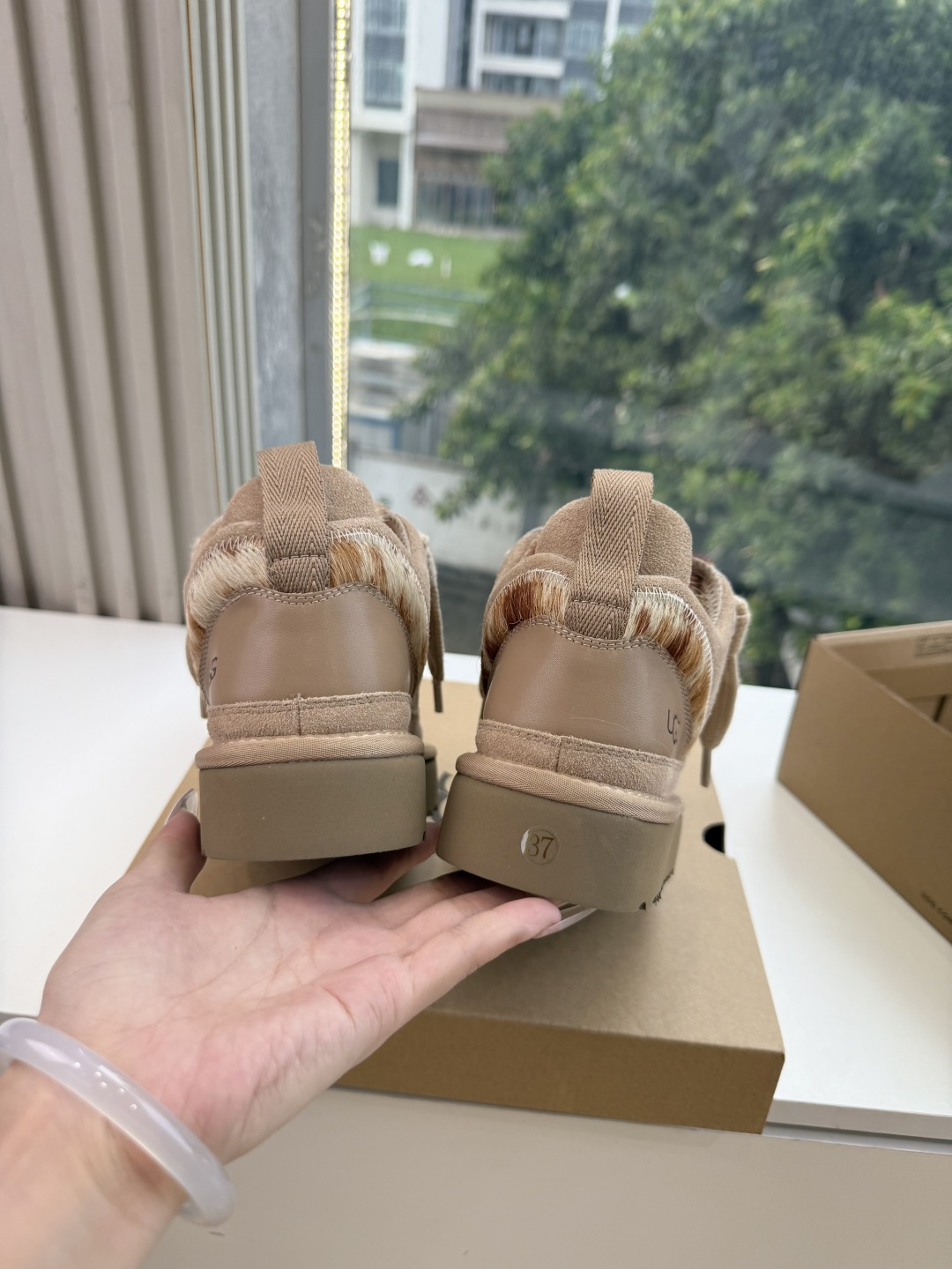 😀G127UGG顶级品质所见即所得UGG秋冬新款系列棉鞋雪地靴棉鞋作为的领军品牌，这双新款同样延续了其一贯的舒适理念，穿