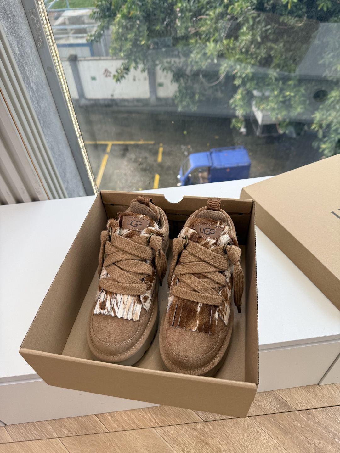 😀G127UGG顶级品质所见即所得UGG秋冬新款系列棉鞋雪地靴棉鞋作为的领军品牌，这双新款同样延续了其一贯的舒适理念，穿