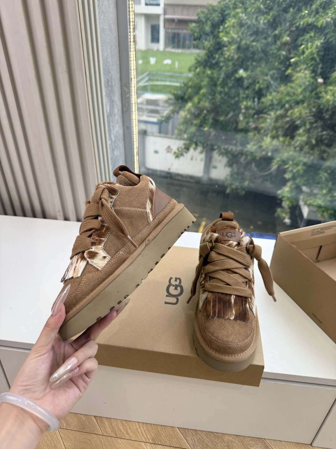 😀G127UGG顶级品质所见即所得UGG秋冬新款系列棉鞋雪地靴棉鞋作为的领军品牌，这双新款同样延续了其一贯的舒适理念，穿