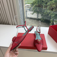 G289 VALENTINO华伦天奴凉鞋经典凉鞋春夏VLOGO SIGNATURE鞋型线条流畅.版型超赞上脚舒适.增高. G289 VALENTINO华伦天奴凉鞋经典凉鞋春夏VLOGO SIGNATURE鞋型线条流畅.版型超赞上脚舒适.增高.
