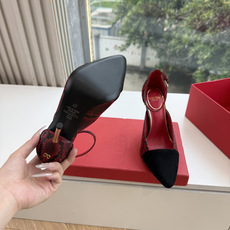 G289 VALENTINO华伦天奴凉鞋经典凉鞋春夏VLOGO SIGNATURE鞋型线条流畅.版型超赞上脚舒适.增高. G289 VALENTINO华伦天奴凉鞋经典凉鞋春夏VLOGO SIGNATURE鞋型线条流畅.版型超赞上脚舒适.增高.