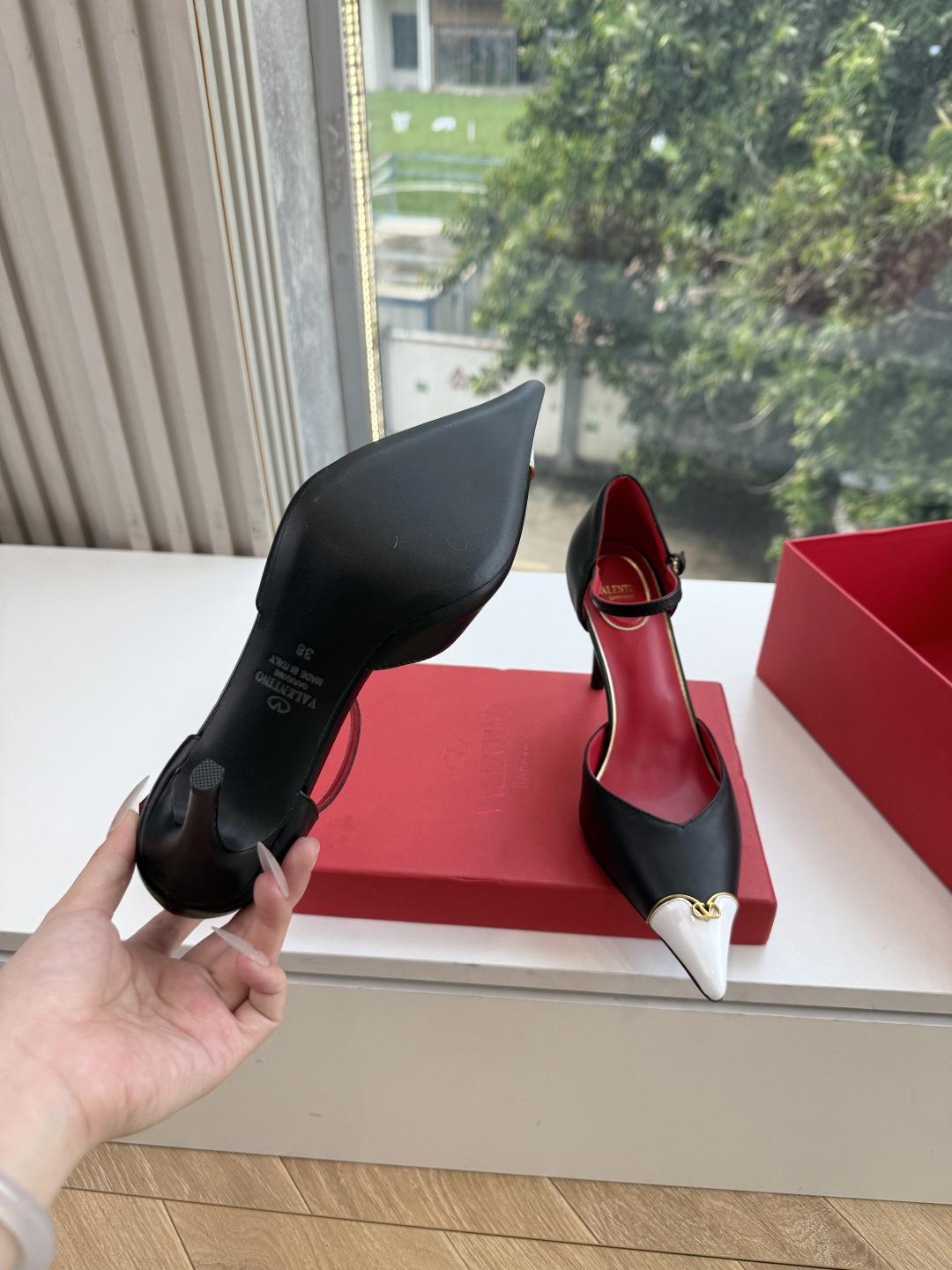 G289 VALENTINO华伦天奴凉鞋经典凉鞋春夏VLOGO SIGNATURE鞋型线条流畅.版型超赞上脚舒适.增高. G289 VALENTINO华伦天奴凉鞋经典凉鞋春夏VLOGO SIGNATURE鞋型线条流畅.版型超赞上脚舒适.增高.