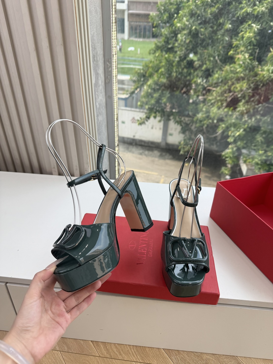 G289 VALENTINO华伦天奴凉鞋经典凉鞋春夏VLOGO SIGNATURE鞋型线条流畅.版型超赞上脚舒适.增高.