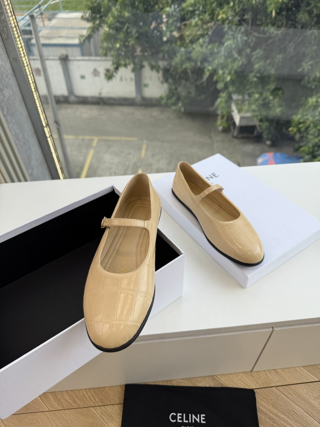 G399顶级品质 新款玛丽半拖 Celine新款包头穆勒单鞋优雅又低调迷人 上脚真的超级显瘦超级美 C家特定的精致凯旋 G399顶级品质 新款玛丽半拖 Celine新款包头穆勒单鞋优雅又低调迷人 上脚真的超级显瘦超级美 C家特定的精致凯旋