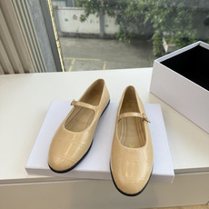 G399顶级品质 新款玛丽半拖 Celine新款包头穆勒单鞋优雅又低调迷人 上脚真的超级显瘦超级美 C家特定的精致凯旋 G399顶级品质 新款玛丽半拖 Celine新款包头穆勒单鞋优雅又低调迷人 上脚真的超级显瘦超级美 C家特定的精致凯旋