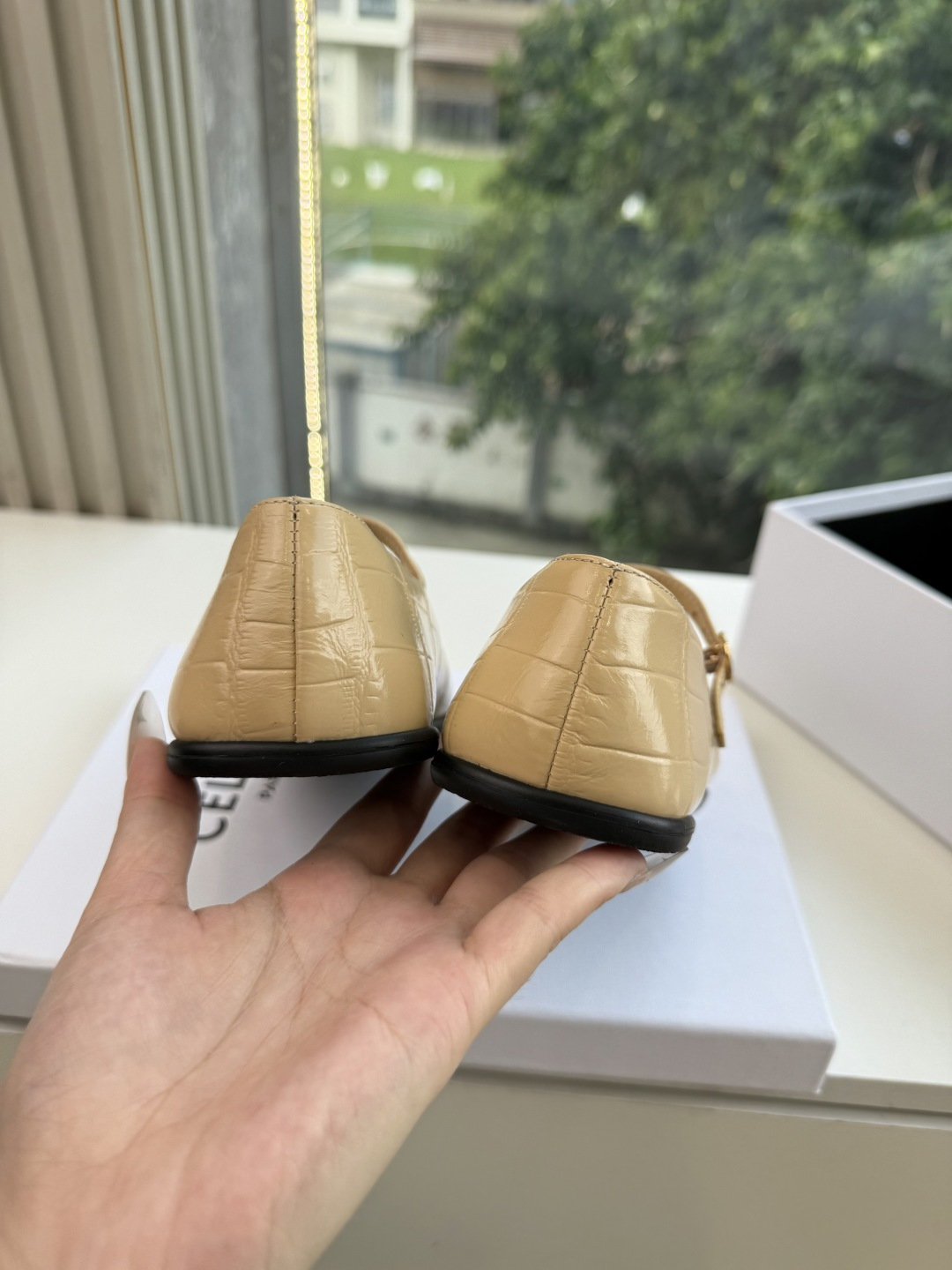 G399顶级品质 新款玛丽半拖 Celine新款包头穆勒单鞋优雅又低调迷人 上脚真的超级显瘦超级美 C家特定的精致凯旋 G399顶级品质 新款玛丽半拖 Celine新款包头穆勒单鞋优雅又低调迷人 上脚真的超级显瘦超级美 C家特定的精致凯旋