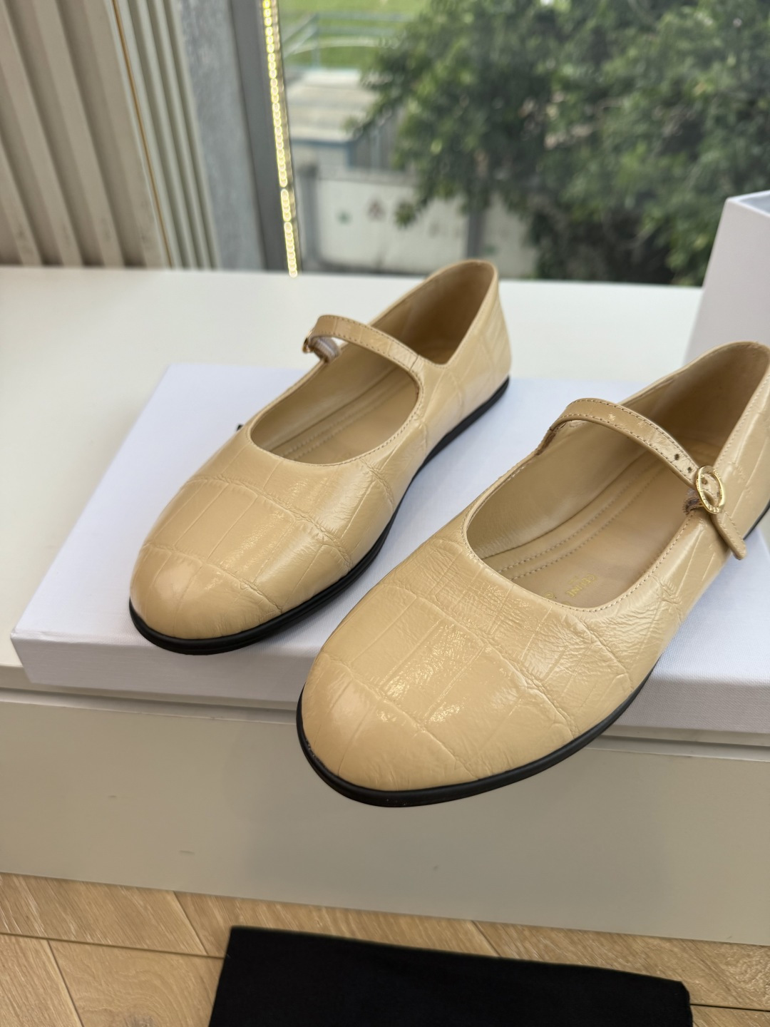 G399顶级品质 新款玛丽半拖 Celine新款包头穆勒单鞋优雅又低调迷人 上脚真的超级显瘦超级美 C家特定的精致凯旋 G399顶级品质 新款玛丽半拖 Celine新款包头穆勒单鞋优雅又低调迷人 上脚真的超级显瘦超级美 C家特定的精致凯旋