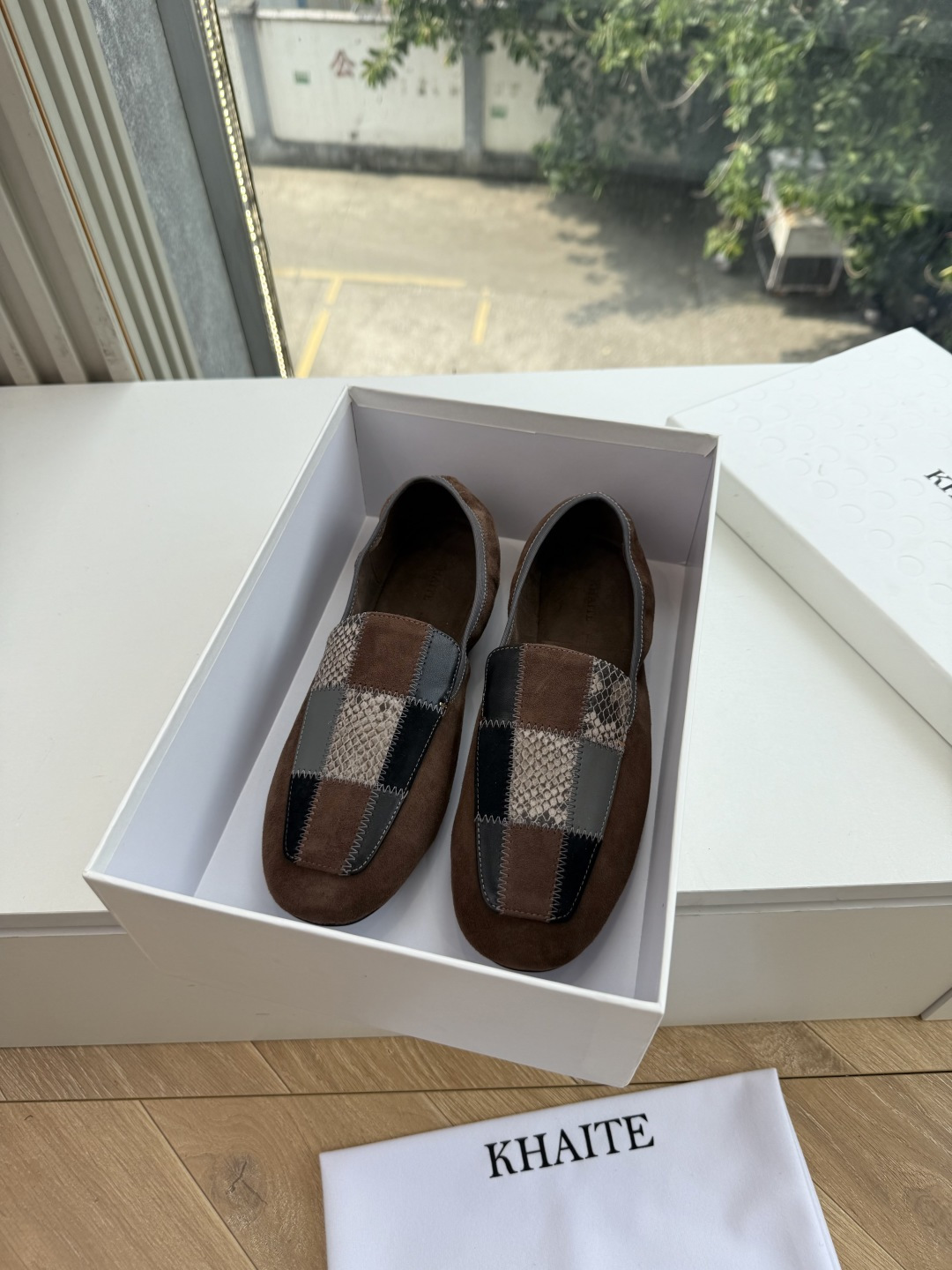 g213顶级品质Khait* 新品慵懒松弛重塑都市审美乐福鞋利落方头勾勒极简轮廓 低浅鞋口舒展足部线条 多样材质解锁穿搭 g213顶级品质Khait* 新品慵懒松弛重塑都市审美乐福鞋利落方头勾勒极简轮廓 低浅鞋口舒展足部线条 多样材质解锁穿搭