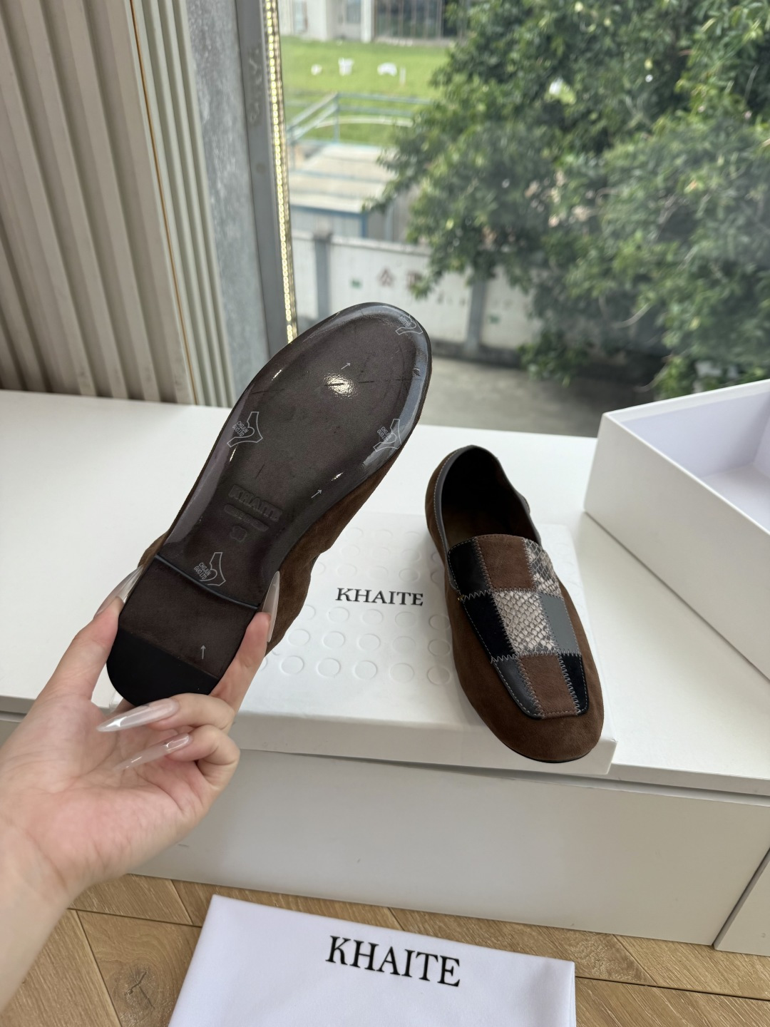 g213顶级品质Khait* 新品慵懒松弛重塑都市审美乐福鞋利落方头勾勒极简轮廓 低浅鞋口舒展足部线条 多样材质解锁穿搭 g213顶级品质Khait* 新品慵懒松弛重塑都市审美乐福鞋利落方头勾勒极简轮廓 低浅鞋口舒展足部线条 多样材质解锁穿搭