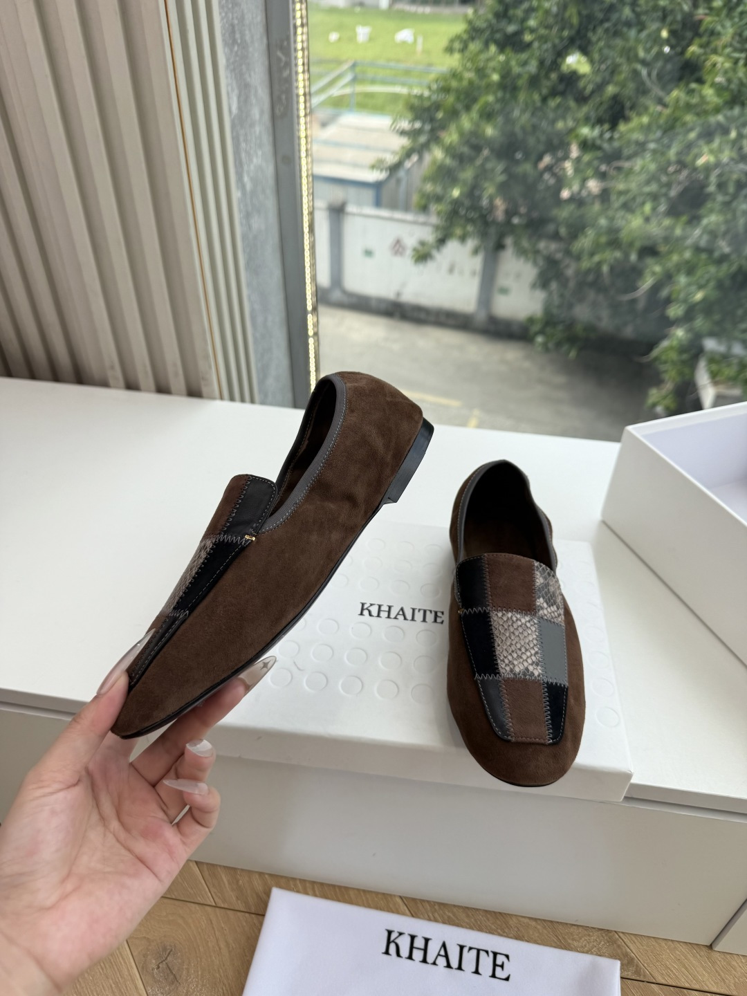 g213顶级品质Khait* 新品慵懒松弛重塑都市审美乐福鞋利落方头勾勒极简轮廓 低浅鞋口舒展足部线条 多样材质解锁穿搭 g213顶级品质Khait* 新品慵懒松弛重塑都市审美乐福鞋利落方头勾勒极简轮廓 低浅鞋口舒展足部线条 多样材质解锁穿搭