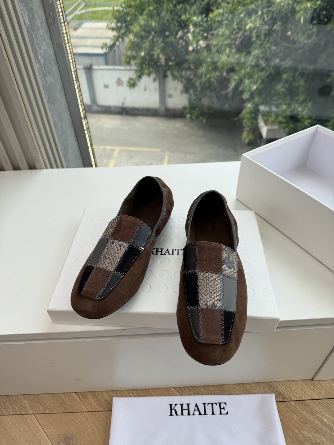g213顶级品质Khait* 新品慵懒松弛重塑都市审美乐福鞋利落方头勾勒极简轮廓 低浅鞋口舒展足部线条 多样材质解锁穿搭 g213顶级品质Khait* 新品慵懒松弛重塑都市审美乐福鞋利落方头勾勒极简轮廓 低浅鞋口舒展足部线条 多样材质解锁穿搭