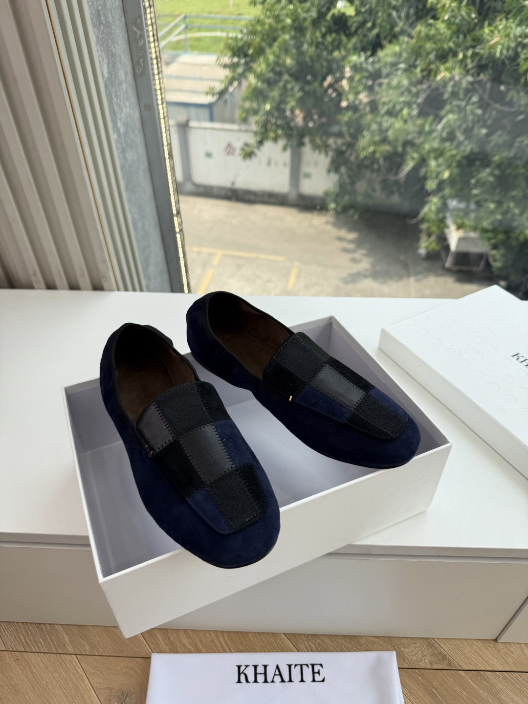 g213顶级品质Khait* 新品慵懒松弛重塑都市审美乐福鞋利落方头勾勒极简轮廓 低浅鞋口舒展足部线条 多样材质解锁穿搭 g213顶级品质Khait* 新品慵懒松弛重塑都市审美乐福鞋利落方头勾勒极简轮廓 低浅鞋口舒展足部线条 多样材质解锁穿搭
