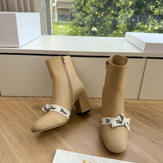 G030miss Dior 迪奥 Miss Dior 迪奥 CD秋冬最新高定海报款D-Major字母logo 圆头骑士靴 G030miss Dior 迪奥 Miss Dior 迪奥 CD秋冬最新高定海报款D-Major字母logo 圆头骑士靴