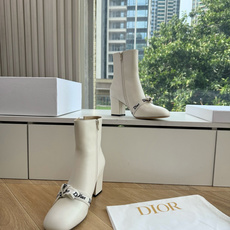 G030miss Dior 迪奥 Miss Dior 迪奥 CD秋冬最新高定海报款D-Major字母logo 圆头骑士靴 G030miss Dior 迪奥 Miss Dior 迪奥 CD秋冬最新高定海报款D-Major字母logo 圆头骑士靴