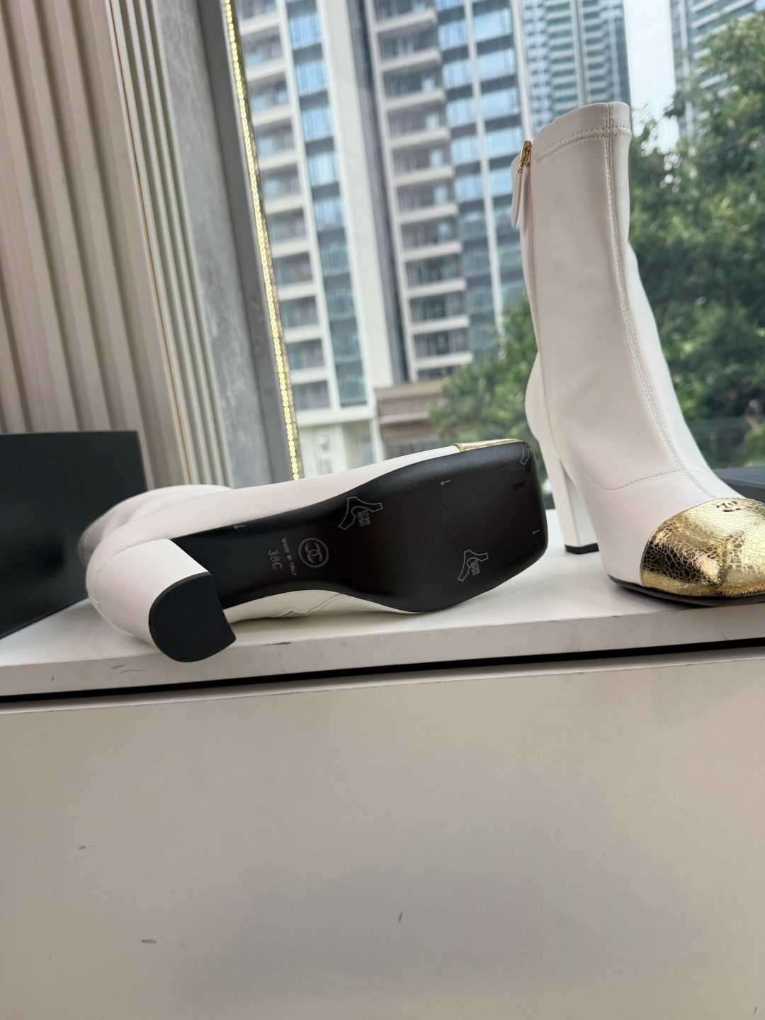 G238所见即所得代购级CHANE*小香奈儿爆品切尔西靴妥妥的自留款!!比经典款Slingback舒服太多啦!每个颜色上 G238所见即所得代购级CHANE*小香奈儿爆品切尔西靴妥妥的自留款!!比经典款Slingback舒服太多啦!每个颜色上