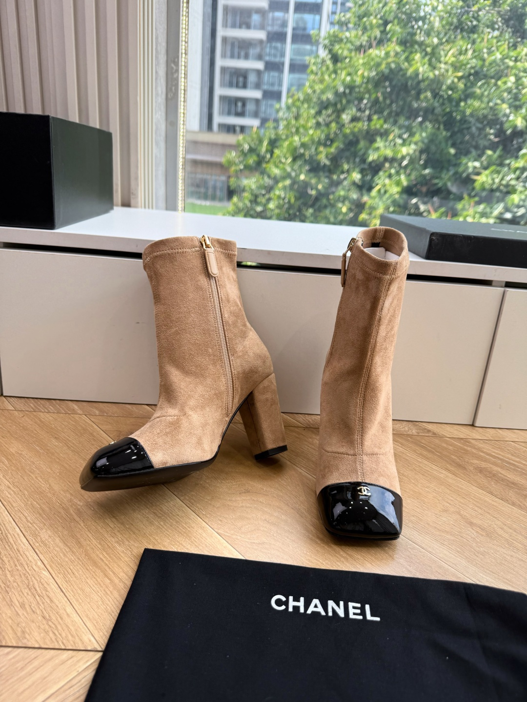 G238所见即所得代购级CHANE*小香奈儿爆品切尔西靴妥妥的自留款!!比经典款Slingback舒服太多啦!每个颜色上 G238所见即所得代购级CHANE*小香奈儿爆品切尔西靴妥妥的自留款!!比经典款Slingback舒服太多啦!每个颜色上