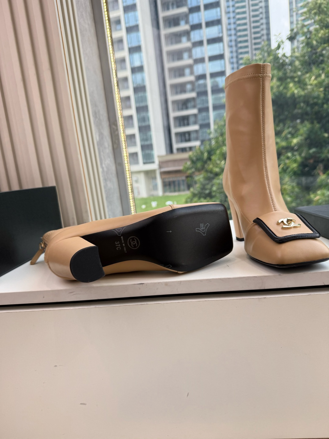 G238所见即所得代购级CHANE*小香奈儿爆品切尔西靴妥妥的自留款！！比经典款Slingback舒服太多啦！每个颜色上