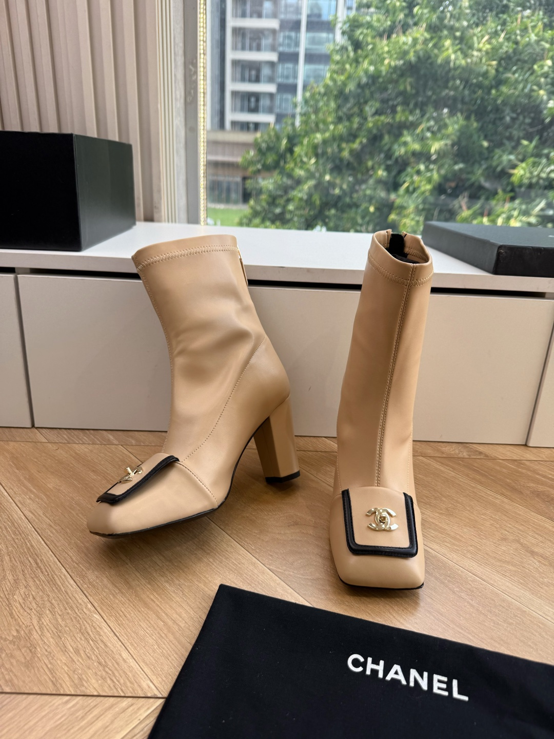 G238所见即所得代购级CHANE*小香奈儿爆品切尔西靴妥妥的自留款！！比经典款Slingback舒服太多啦！每个颜色上