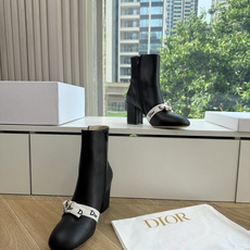 G030miss Dior 迪奥 Miss Dior 迪奥 CD秋冬最新高定海报款D-Major字母logo 圆头骑士靴 G030miss Dior 迪奥 Miss Dior 迪奥 CD秋冬最新高定海报款D-Major字母logo 圆头骑士靴