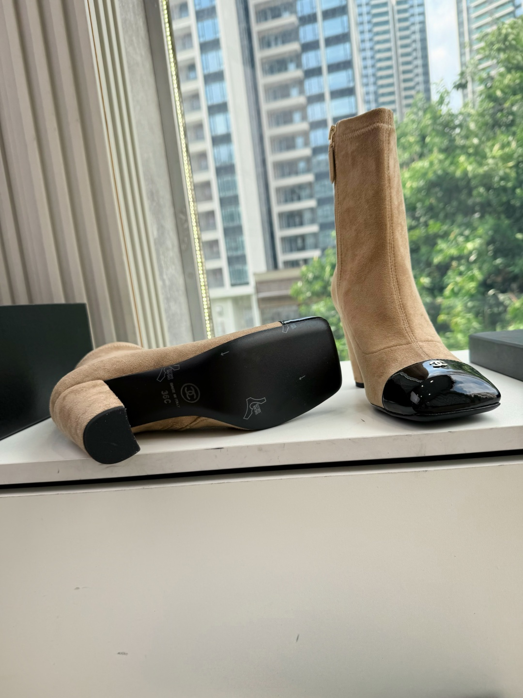G238所见即所得代购级CHANE*小香奈儿爆品切尔西靴妥妥的自留款!!比经典款Slingback舒服太多啦!每个颜色上 G238所见即所得代购级CHANE*小香奈儿爆品切尔西靴妥妥的自留款!!比经典款Slingback舒服太多啦!每个颜色上