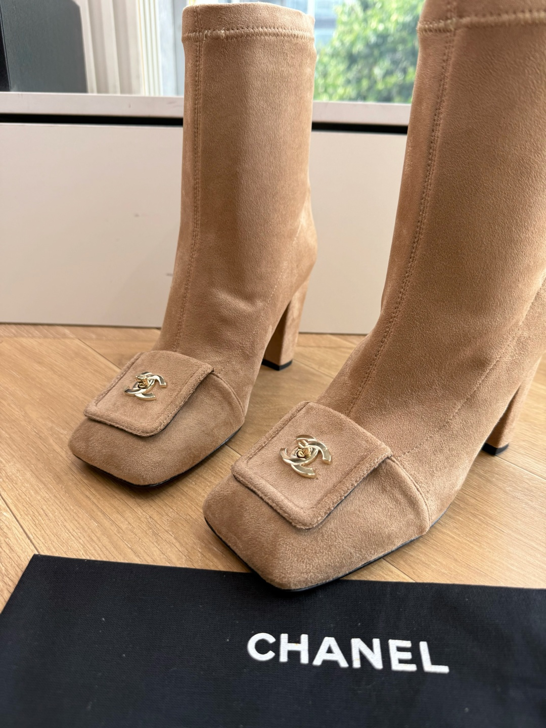G238所见即所得代购级CHANE*小香奈儿爆品切尔西靴妥妥的自留款！！比经典款Slingback舒服太多啦！每个颜色上