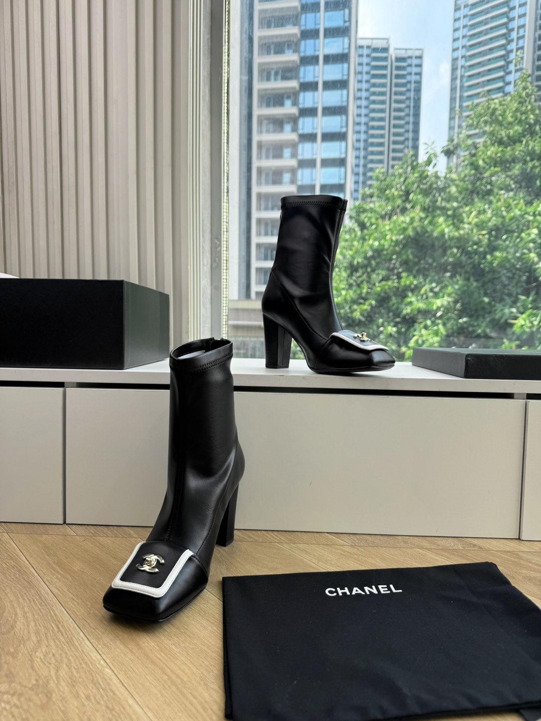 G238所见即所得代购级CHANE*小香奈儿爆品切尔西靴妥妥的自留款!!比经典款Slingback舒服太多啦!每个颜色上 G238所见即所得代购级CHANE*小香奈儿爆品切尔西靴妥妥的自留款!!比经典款Slingback舒服太多啦!每个颜色上