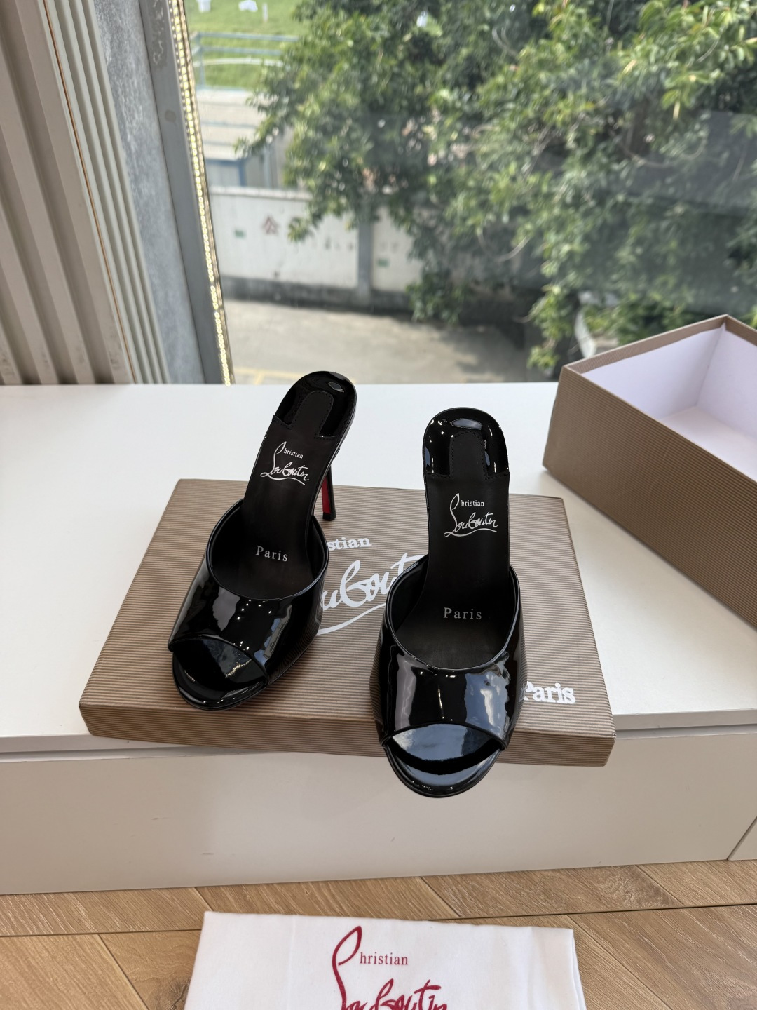G277Christian Louboutin红底鞋防水台凉鞋 选到了颜色真好看呀[色色R]MyTheresa上现在居然