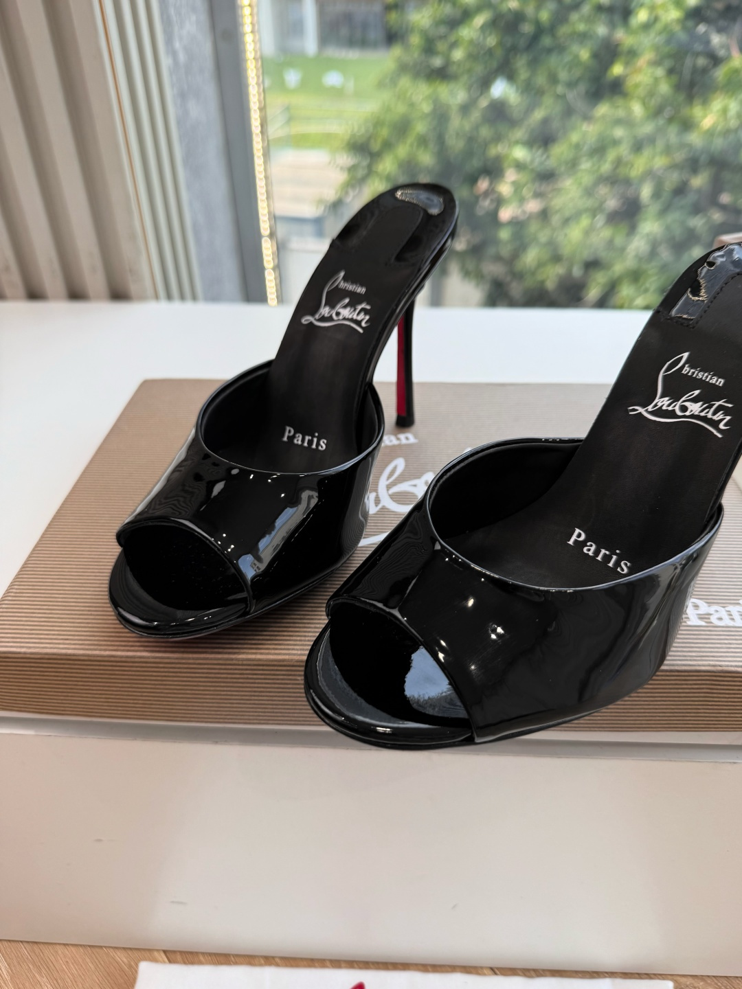 G277Christian Louboutin红底鞋防水台凉鞋 选到了颜色真好看呀[色色R]MyTheresa上现在居然