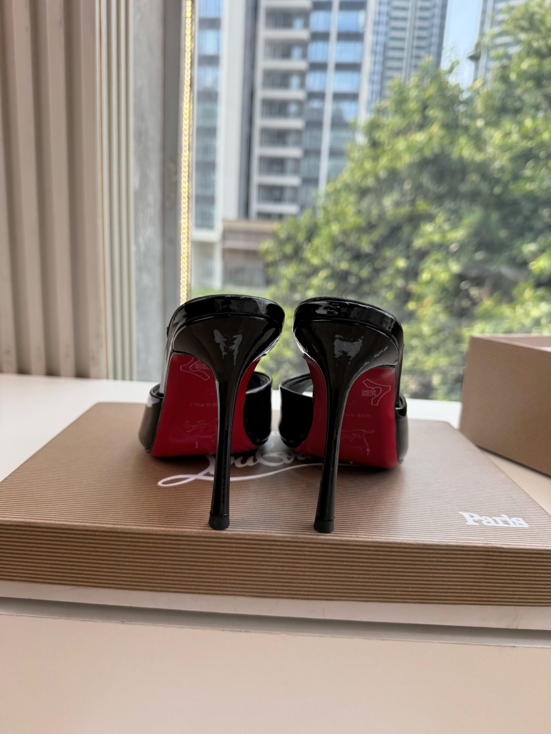 G277Christian Louboutin红底鞋防水台凉鞋 选到了颜色真好看呀[色色R]MyTheresa上现在居然