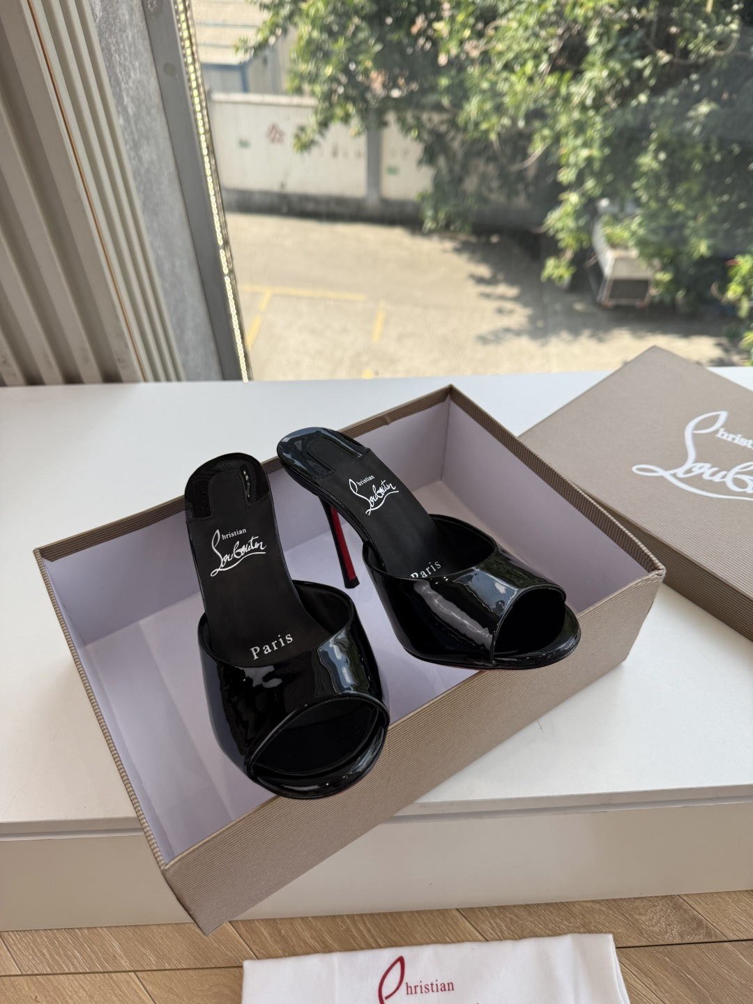 G277Christian Louboutin红底鞋防水台凉鞋 选到了颜色真好看呀[色色R]MyTheresa上现在居然
