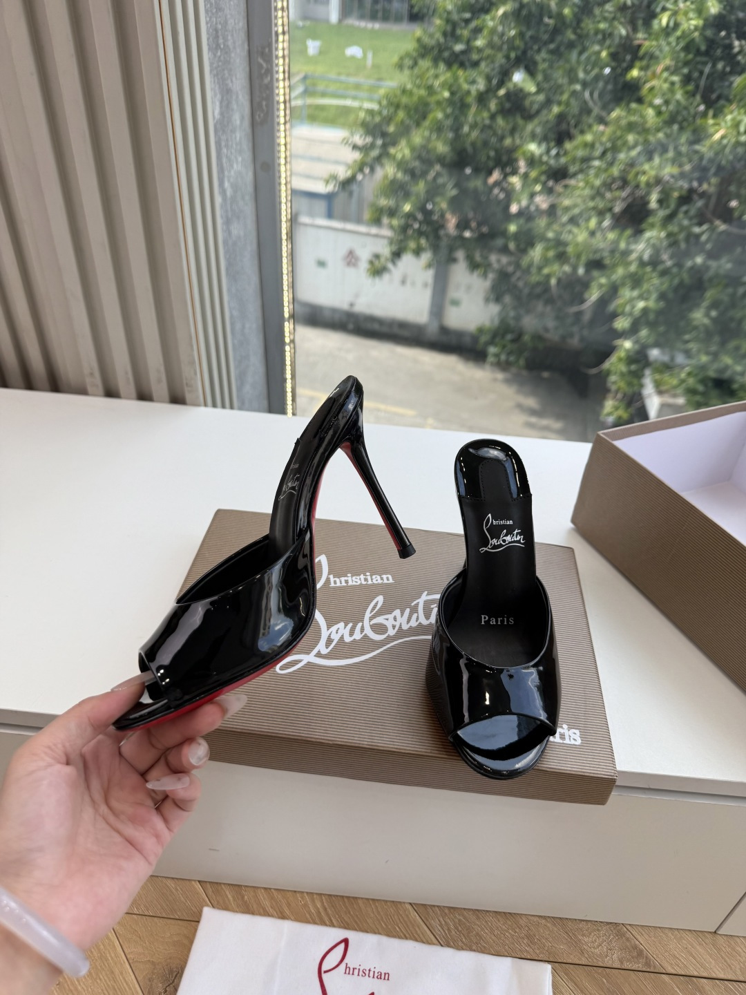 G277Christian Louboutin红底鞋防水台凉鞋 选到了颜色真好看呀[色色R]MyTheresa上现在居然