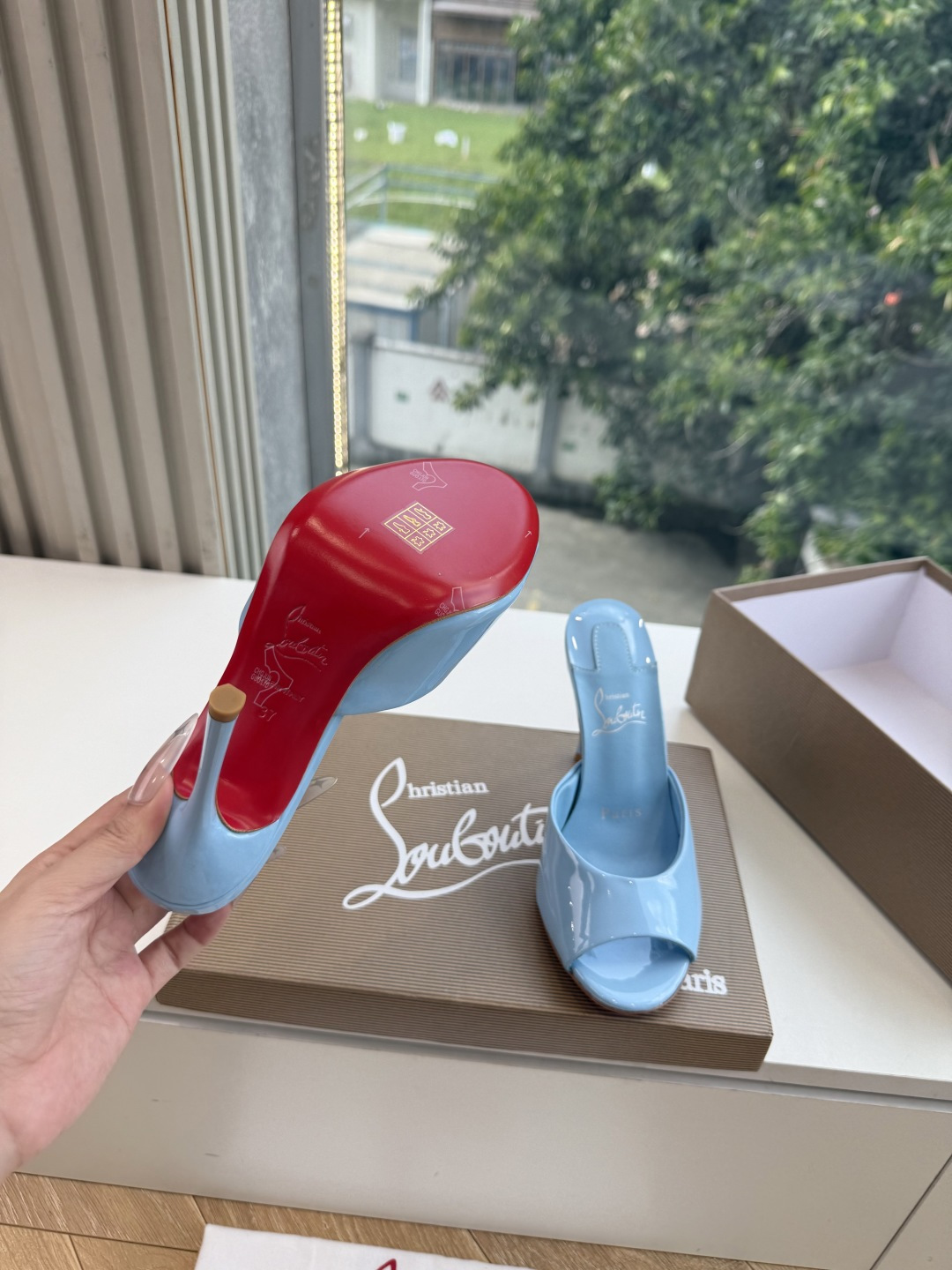 G277Christian Louboutin红底鞋防水台凉鞋 选到了颜色真好看呀[色色R]MyTheresa上现在居然