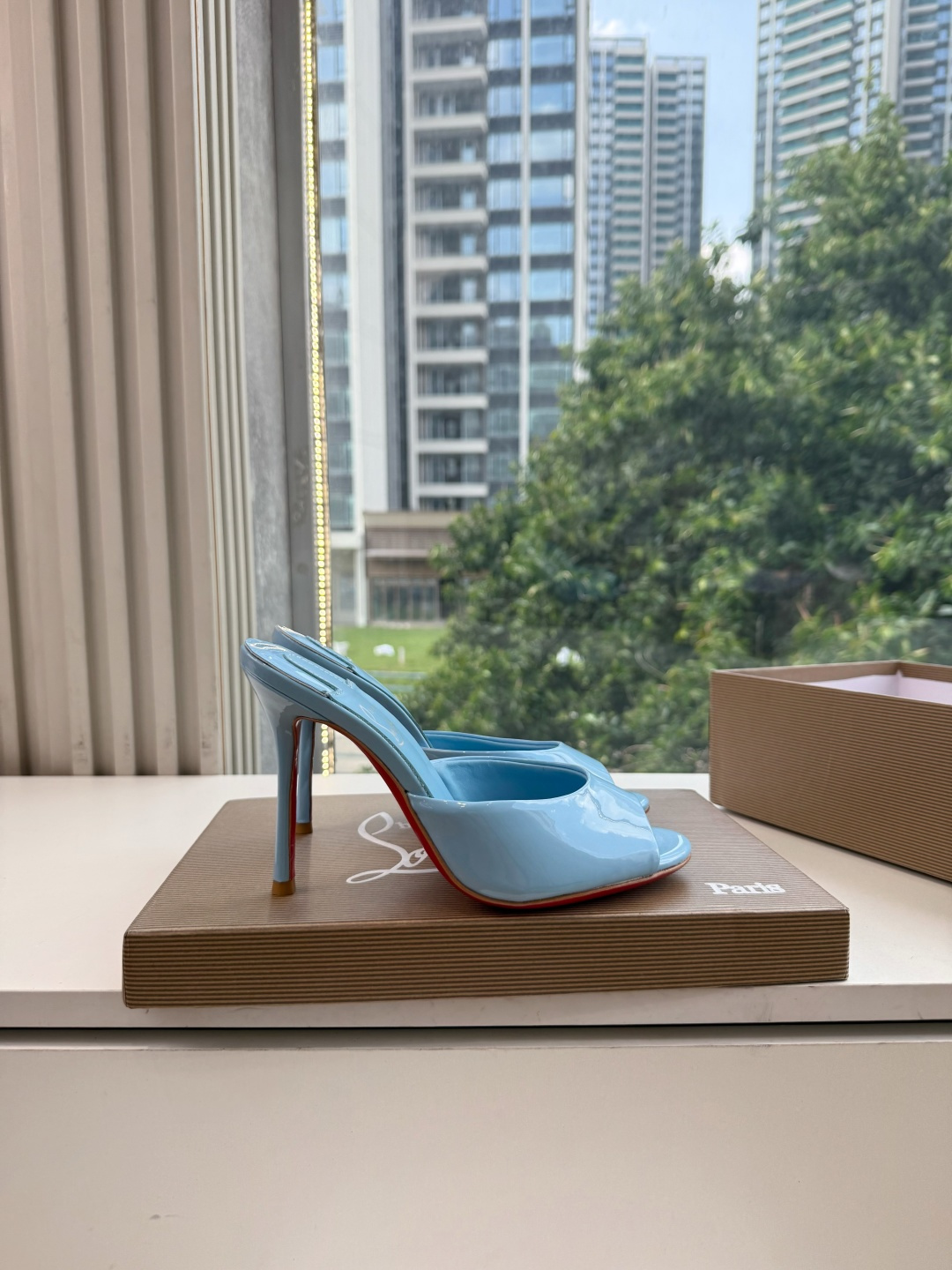 G277Christian Louboutin红底鞋防水台凉鞋 选到了颜色真好看呀[色色R]MyTheresa上现在居然