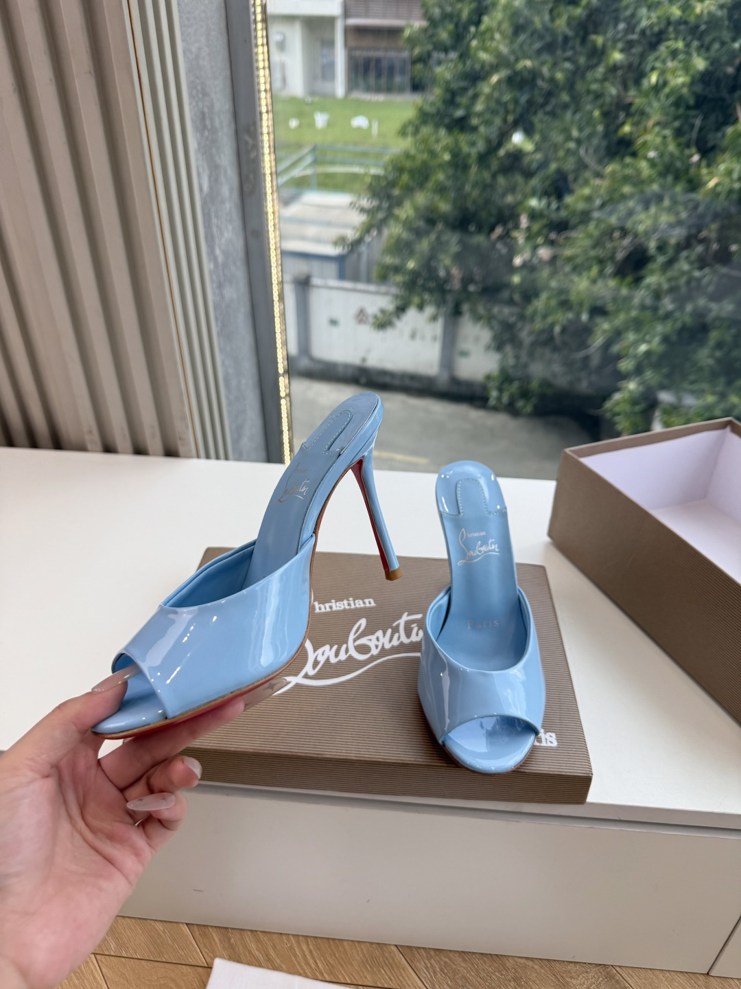 G277Christian Louboutin红底鞋防水台凉鞋 选到了颜色真好看呀[色色R]MyTheresa上现在居然