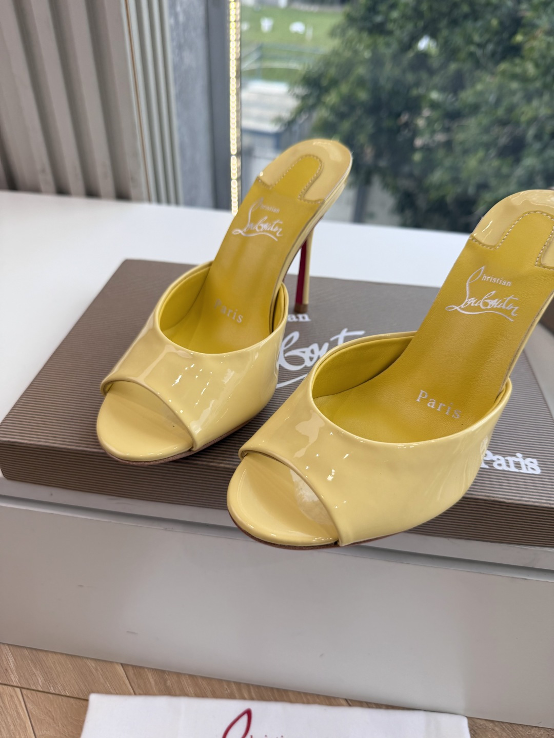 G277Christian Louboutin红底鞋防水台凉鞋 选到了颜色真好看呀[色色R]MyTheresa上现在居然