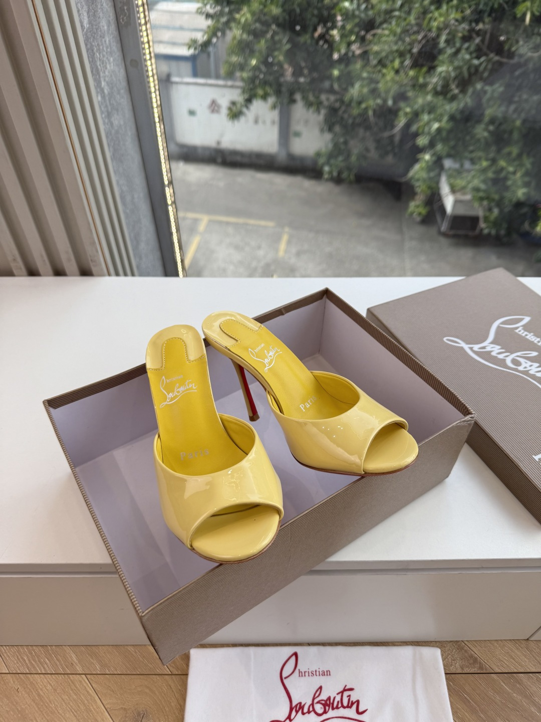 G277Christian Louboutin红底鞋防水台凉鞋 选到了颜色真好看呀[色色R]MyTheresa上现在居然