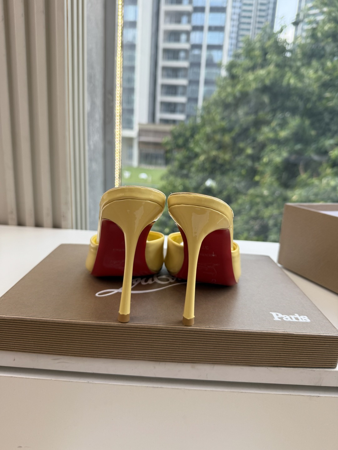 G277Christian Louboutin红底鞋防水台凉鞋 选到了颜色真好看呀[色色R]MyTheresa上现在居然