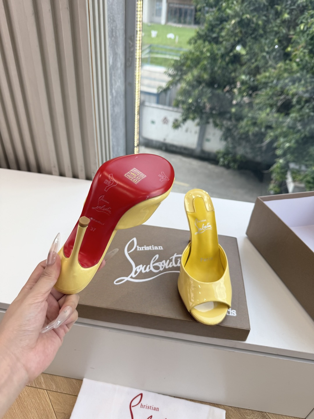 G277Christian Louboutin红底鞋防水台凉鞋 选到了颜色真好看呀[色色R]MyTheresa上现在居然