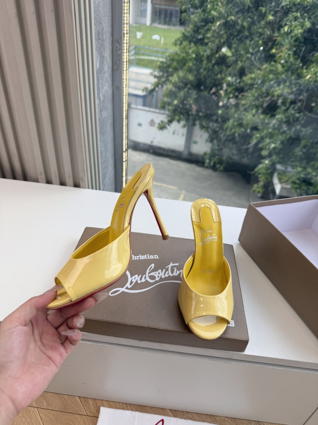 G277Christian Louboutin红底鞋防水台凉鞋 选到了颜色真好看呀[色色R]MyTheresa上现在居然
