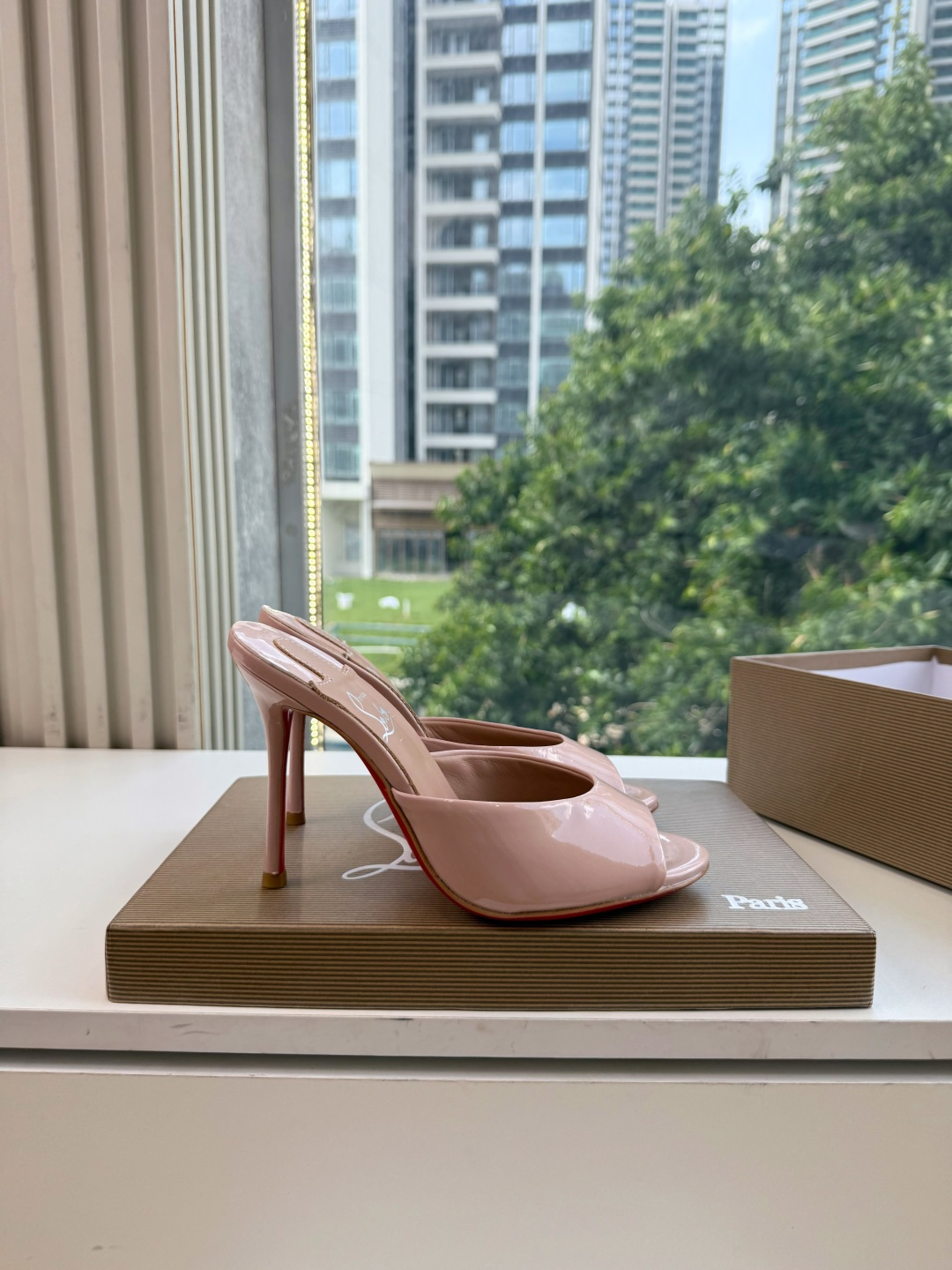 G277Christian Louboutin红底鞋防水台凉鞋 选到了颜色真好看呀[色色R]MyTheresa上现在居然