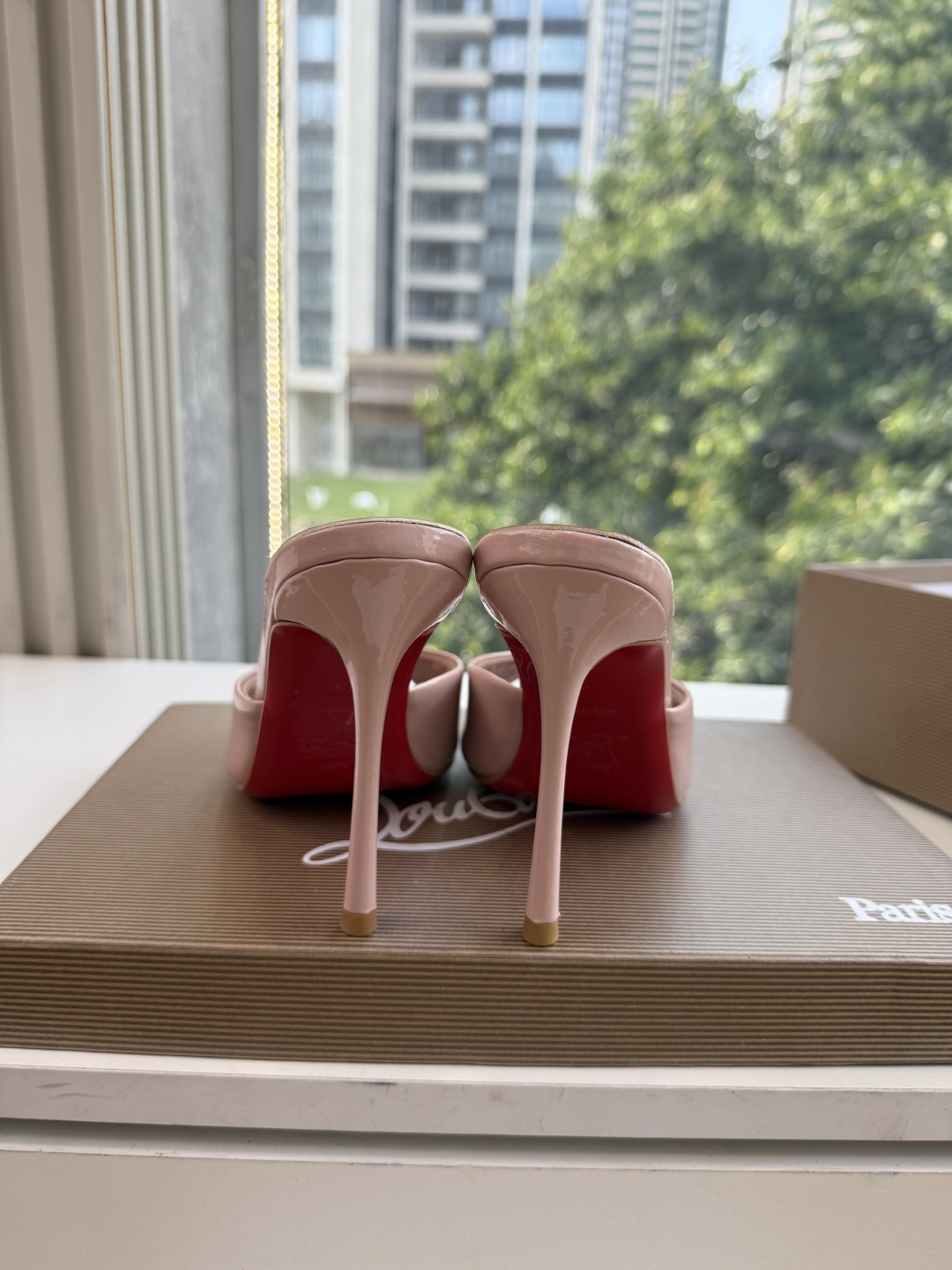 G277Christian Louboutin红底鞋防水台凉鞋 选到了颜色真好看呀[色色R]MyTheresa上现在居然