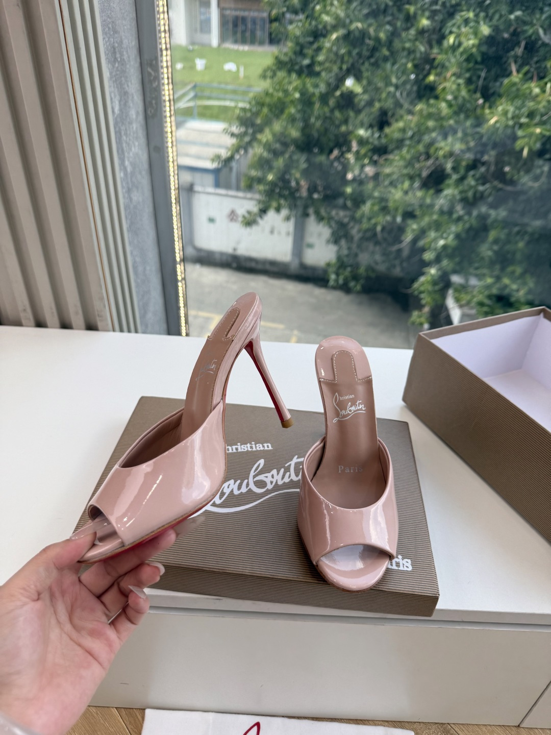 G277Christian Louboutin红底鞋防水台凉鞋 选到了颜色真好看呀[色色R]MyTheresa上现在居然
