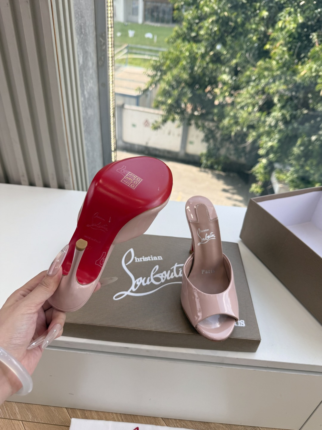 G277Christian Louboutin红底鞋防水台凉鞋 选到了颜色真好看呀[色色R]MyTheresa上现在居然
