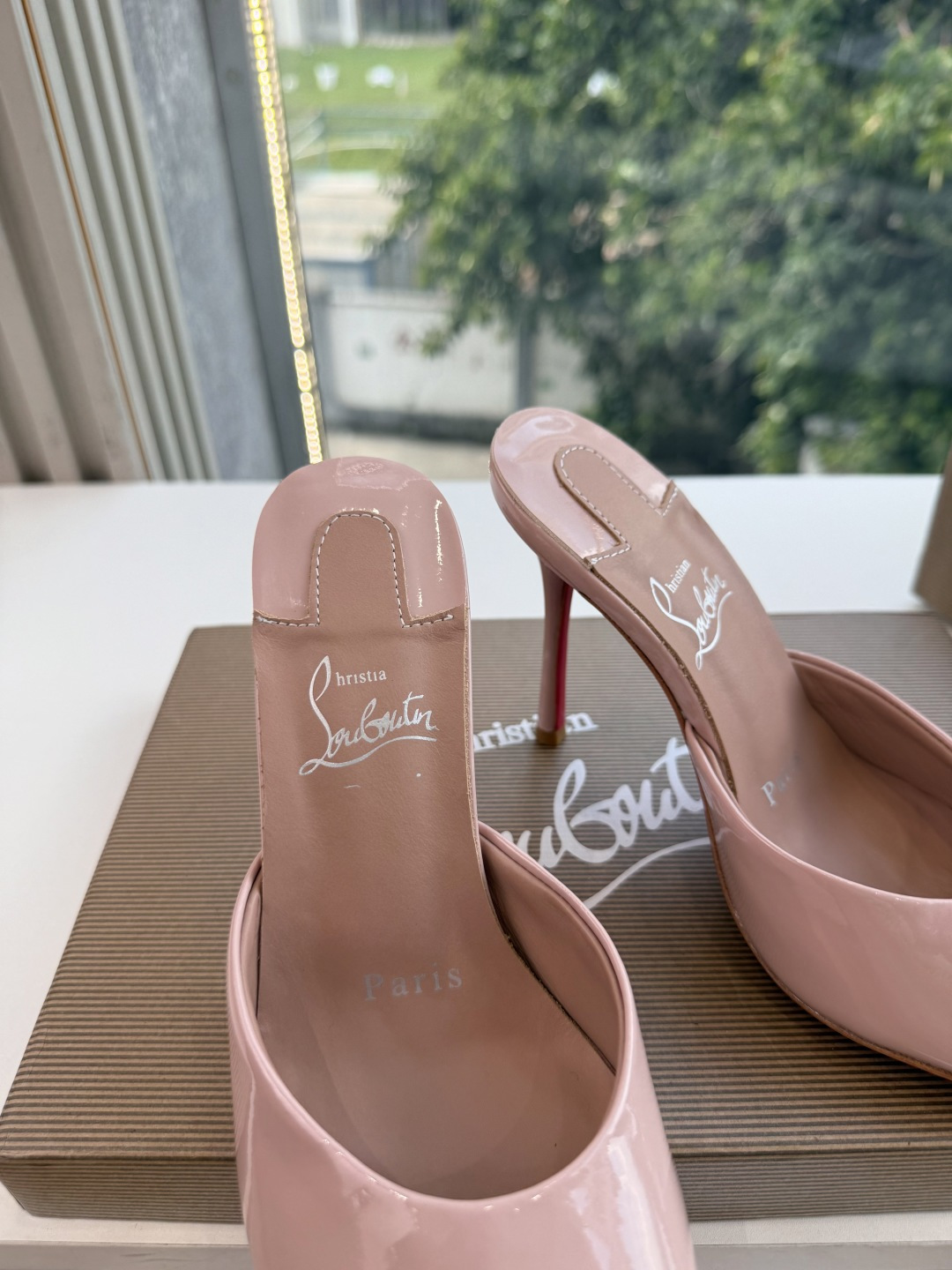 G277Christian Louboutin红底鞋防水台凉鞋 选到了颜色真好看呀[色色R]MyTheresa上现在居然