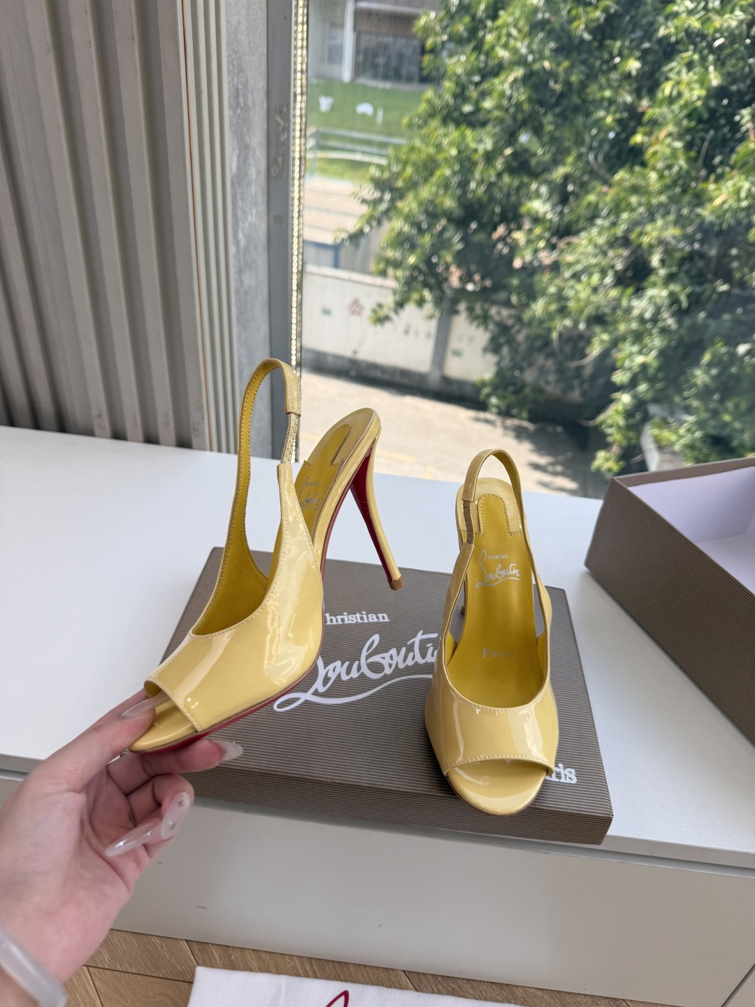 G277Christian Louboutin红底鞋防水台凉鞋 选到了颜色真好看呀[色色R]MyTheresa上现在居然