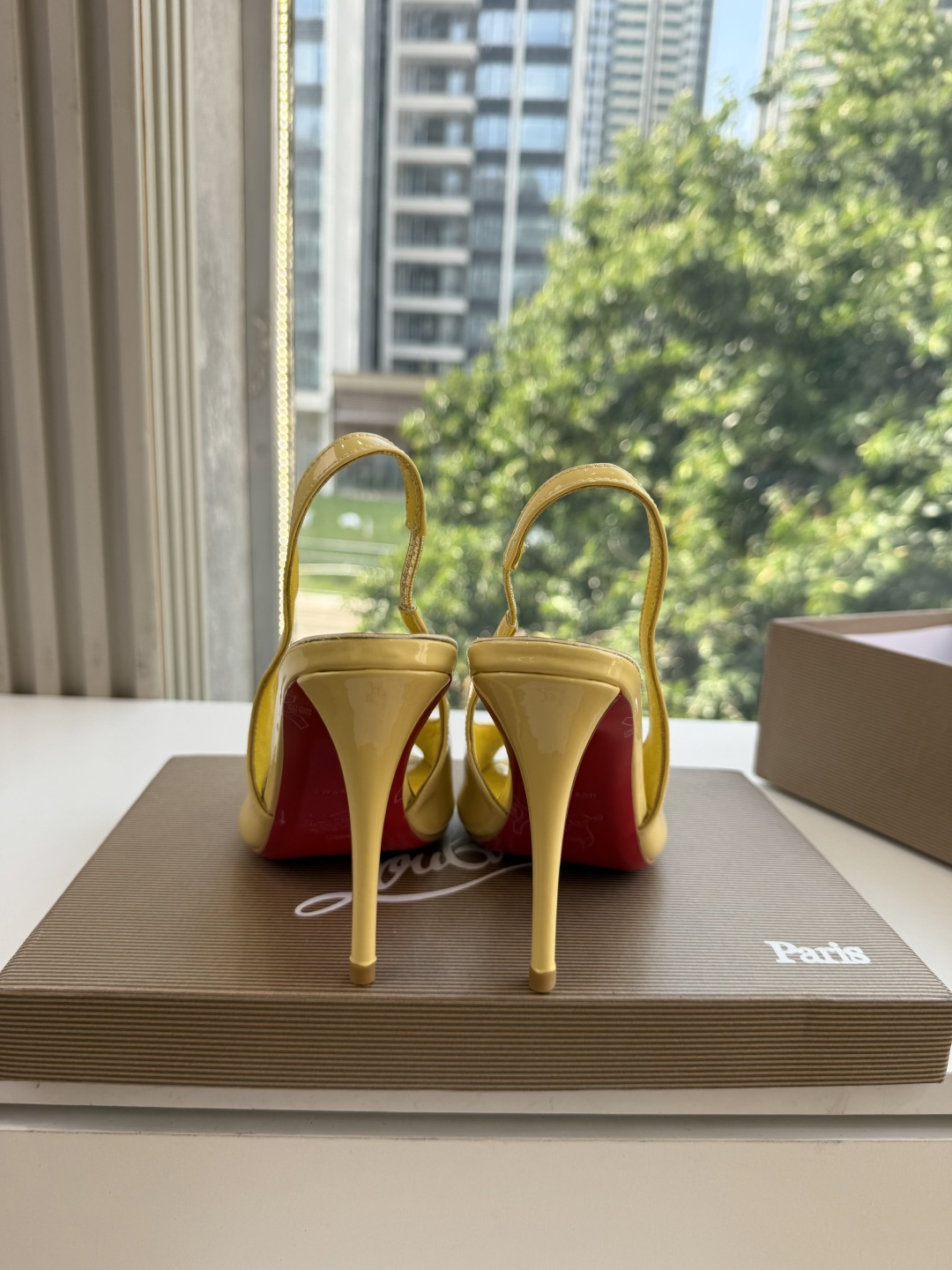 G277Christian Louboutin红底鞋防水台凉鞋 选到了颜色真好看呀[色色R]MyTheresa上现在居然