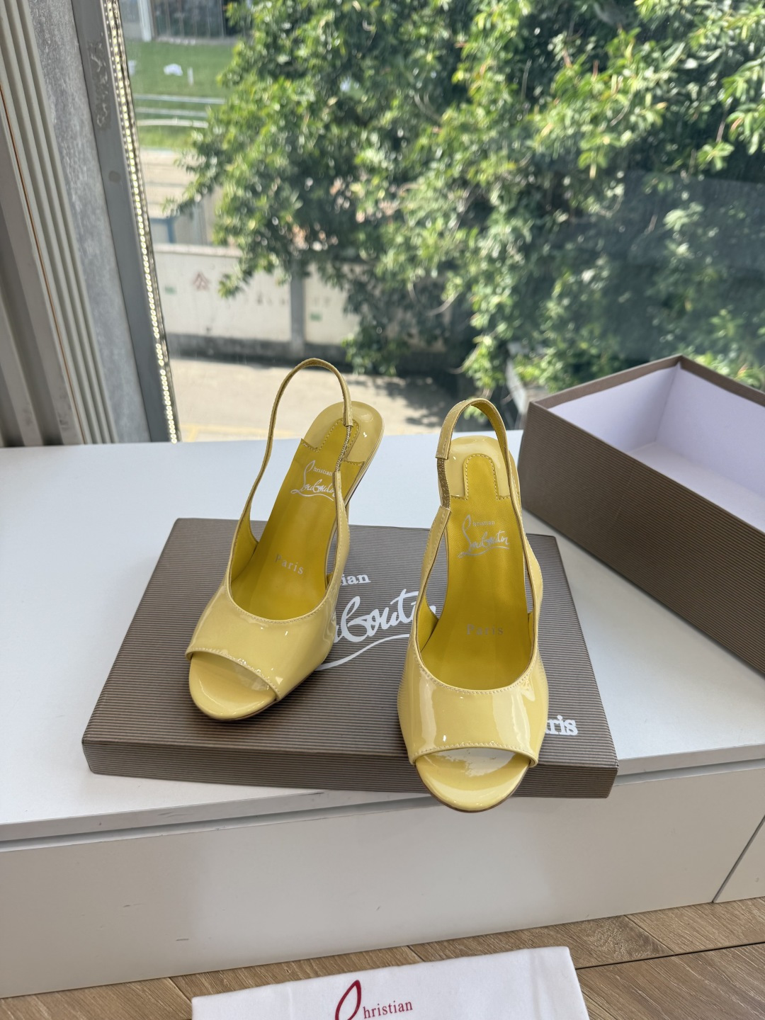 G277Christian Louboutin红底鞋防水台凉鞋 选到了颜色真好看呀[色色R]MyTheresa上现在居然