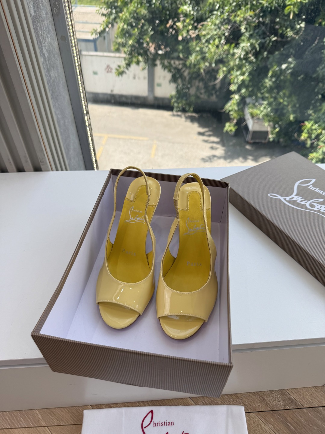 G277Christian Louboutin红底鞋防水台凉鞋 选到了颜色真好看呀[色色R]MyTheresa上现在居然